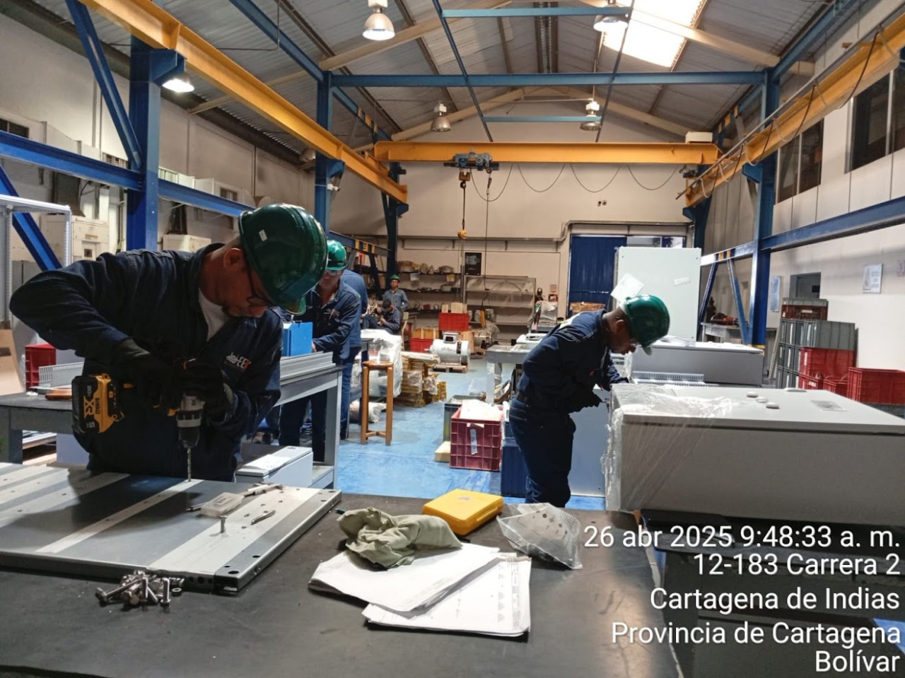 Ingeniero de EEMEC supervisando proyecto de construcción